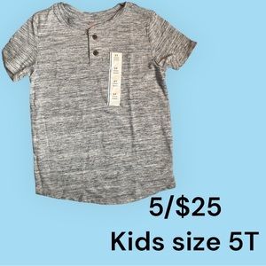 Cat & Jack 2 button short sleeve t-shirt. Size 5T.